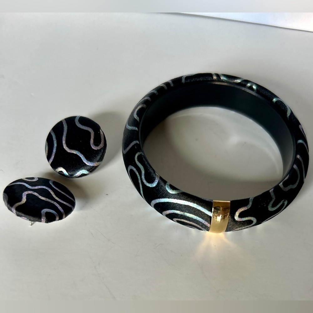 Vintage 1980’s Bracelet Earrings Black Gold Silver Set iridescent …​​​